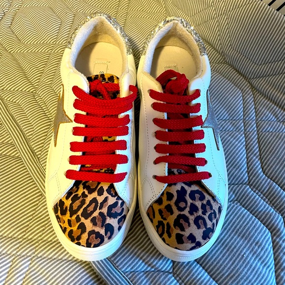 Fancy sneakers - Picture 1 of 4
